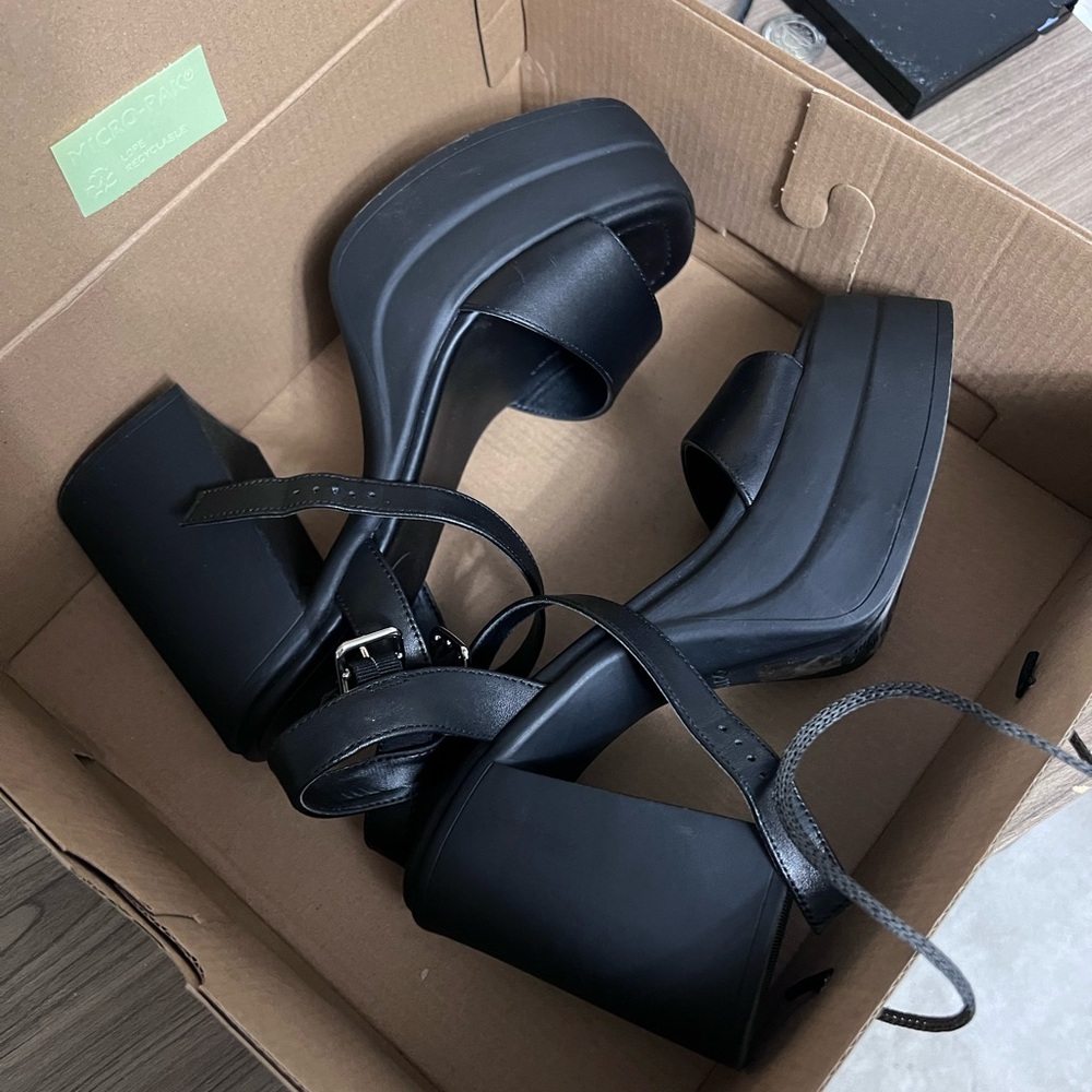 Stylish Black Platform Sandals Aldo